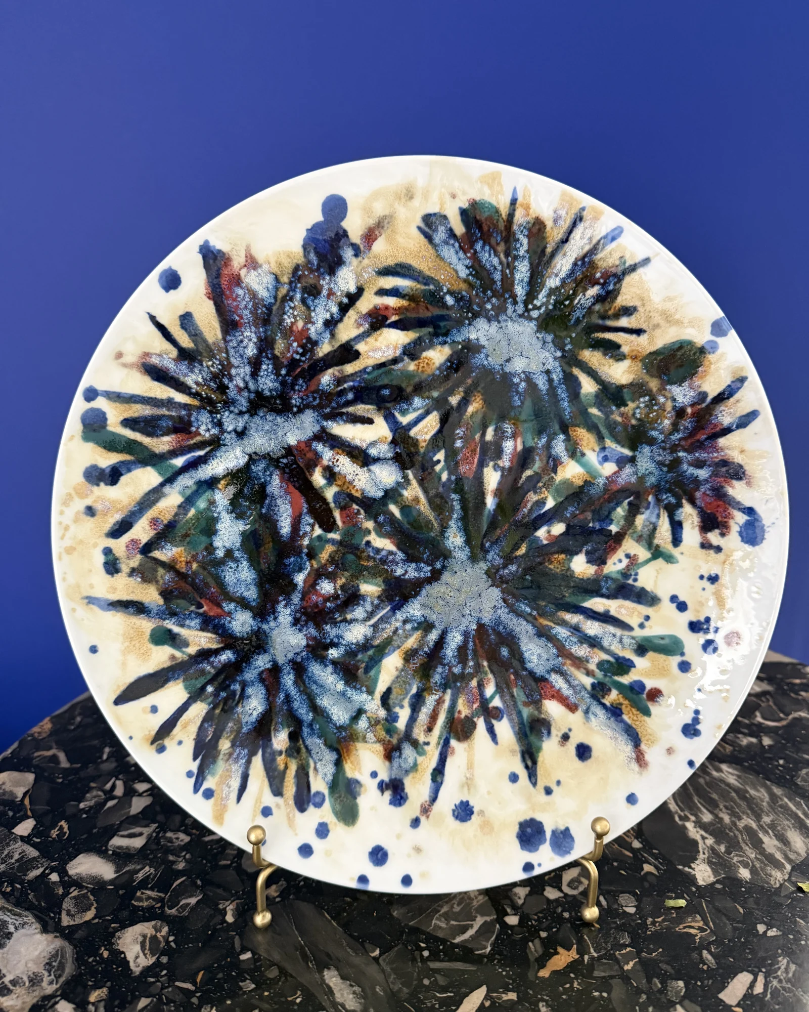 YE Xingqian’s round ceramic work